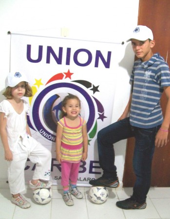 Nustro colaborador incansable y sus Hermanas Dany, Michell y Emily